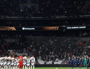 Beşiktaş tribünleri: Kahrolsun İsrail Filistin’e özgürlük