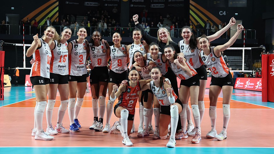 Eczacıbaşı Dynavit derbide Vakıfbank'ı rahat yendi