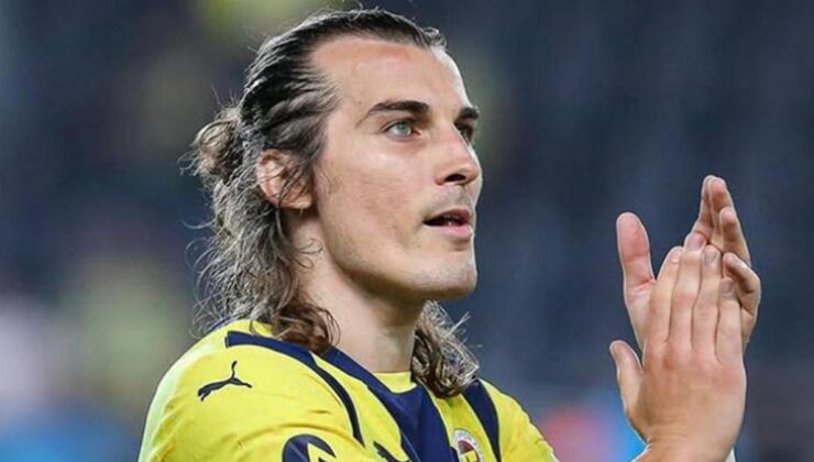 Fenerbahçeli Çağlar Söyüncü ve eşi ilk çocuklarını kucaklarına aldı