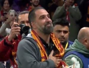 Galatasaray taraftarından Arda Turan’a sevgi seli!