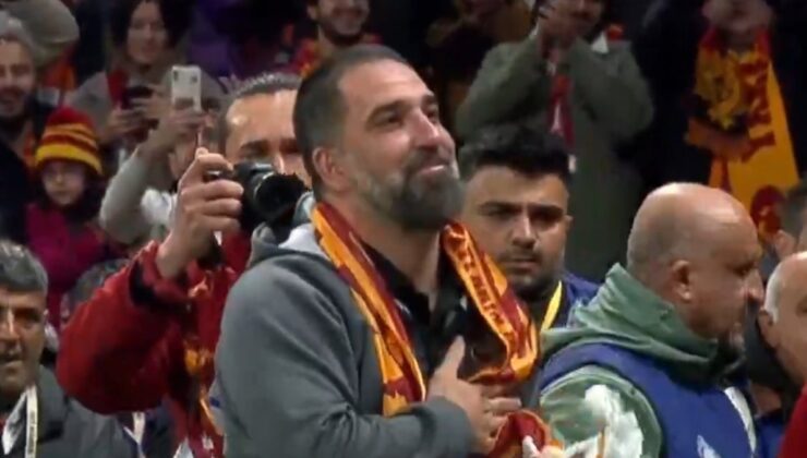 Galatasaray taraftarından Arda Turan’a sevgi seli!