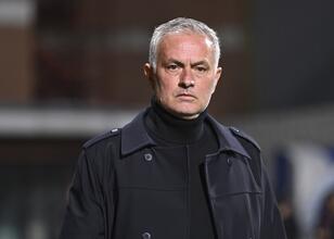 Mourinho, otel ücretini kendi ödüyor