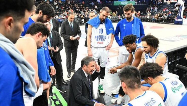 Andolu Efes'in rakipleri Paris ve Barcelona