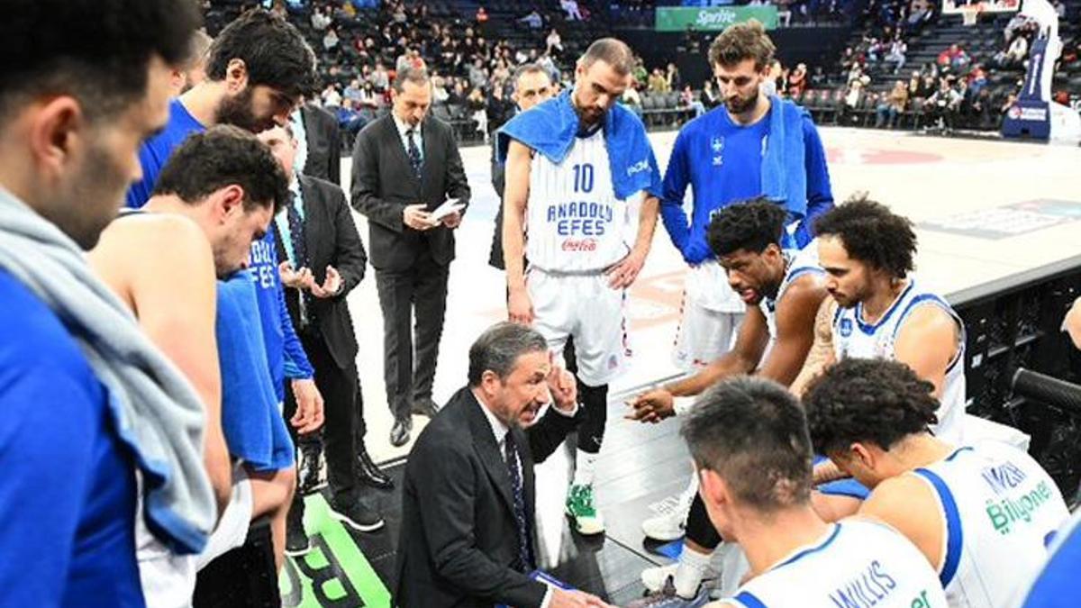 Andolu Efes'in rakipleri Paris ve Barcelona