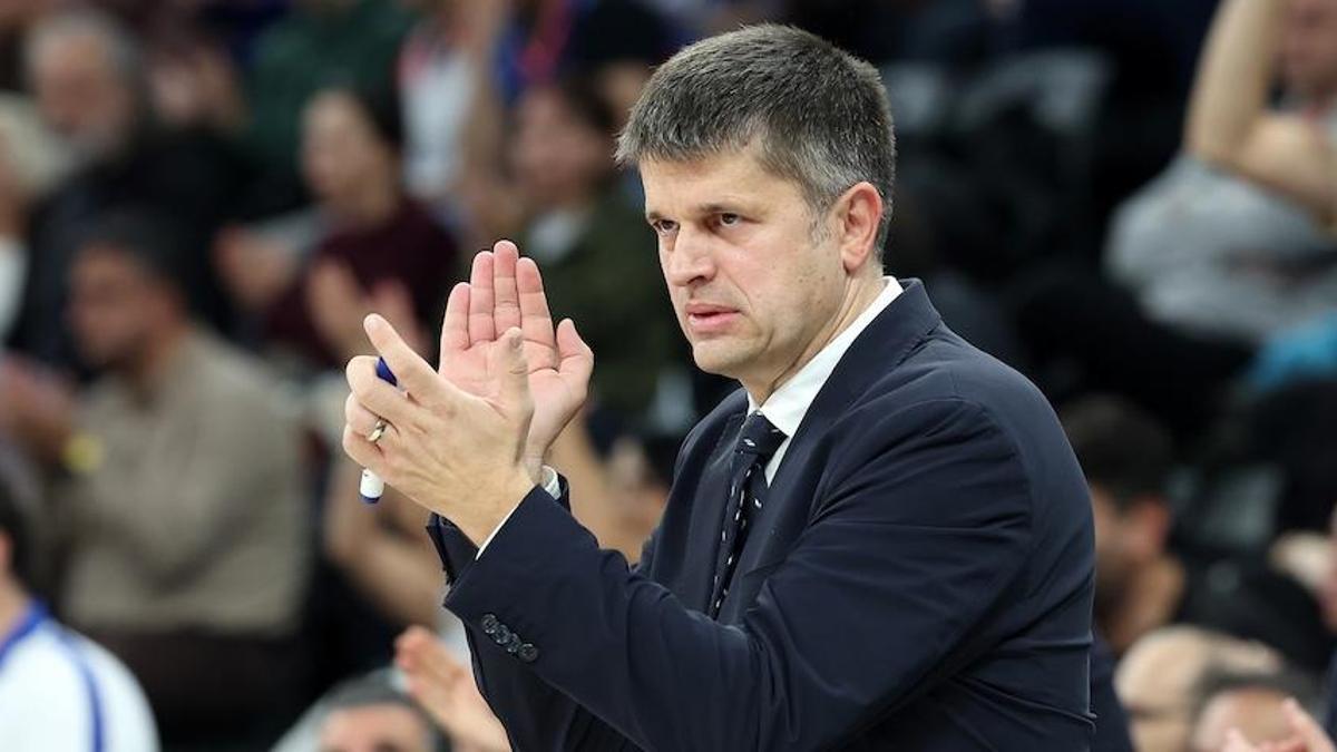 Fenerbahçe Beko maçı öncesi Anadolu Efes Başantrenörü Tomislav Mijatovic: Fiziksel bir karşılaşma olacak