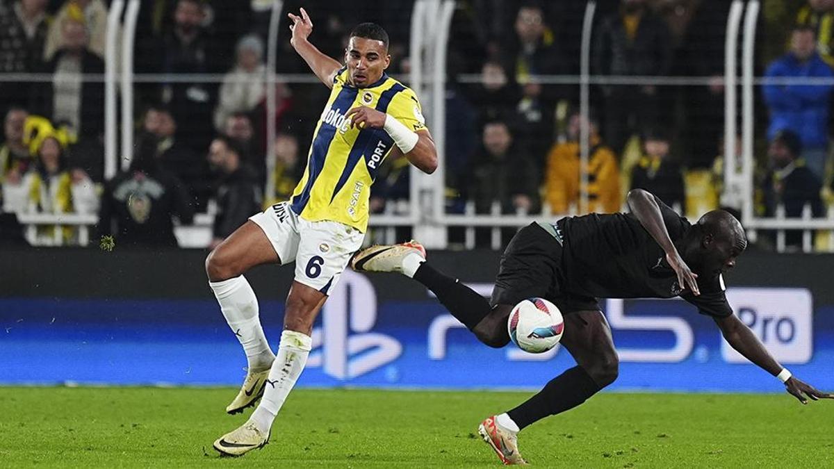 Fenerbahçe'de Alexander Djiku, taraftarın tepkisini değerlendirdi!