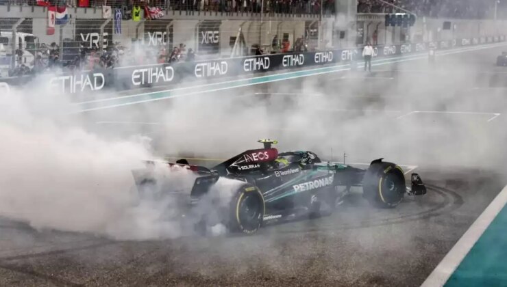 Formula 1 Haberleri | Lewis Hamilton, "DONUT" yaparak veda etti!