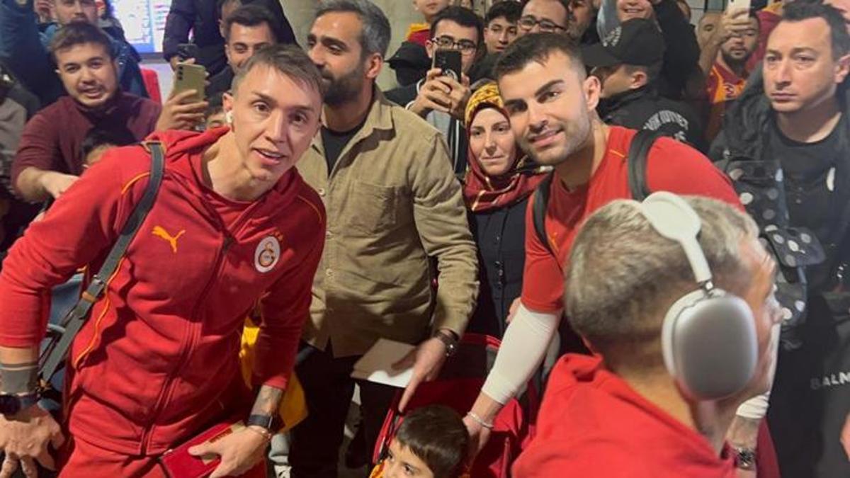 Galatasaray'a Mersin'de coşkulu karşılama!