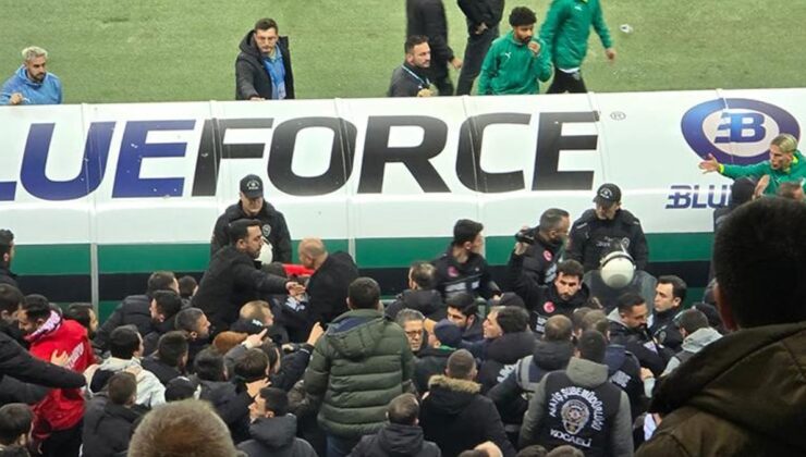 Kocaelispor-Iğdır FK maçında tribünde büyük olay